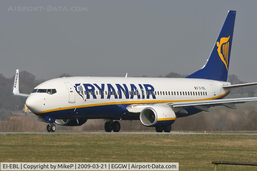 EI-EBL, 2009 Boeing 737-8AS C/N 37529, Lined up & raring to go.