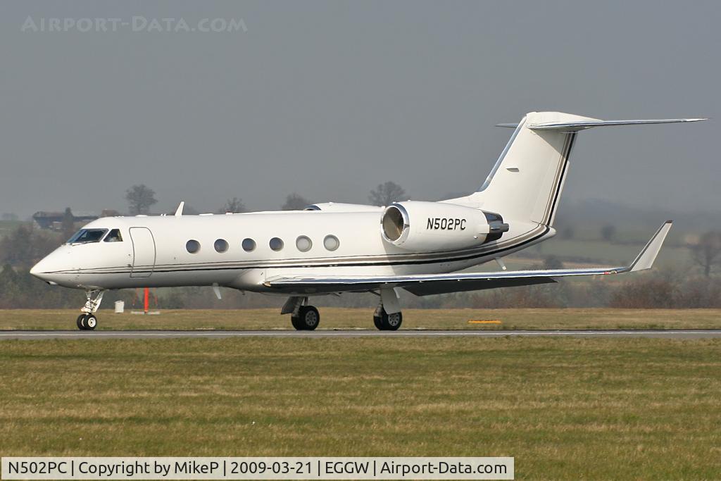 N502PC, 2001 Gulfstream Aerospace G-IV C/N 1435, Departing on Runway 26.