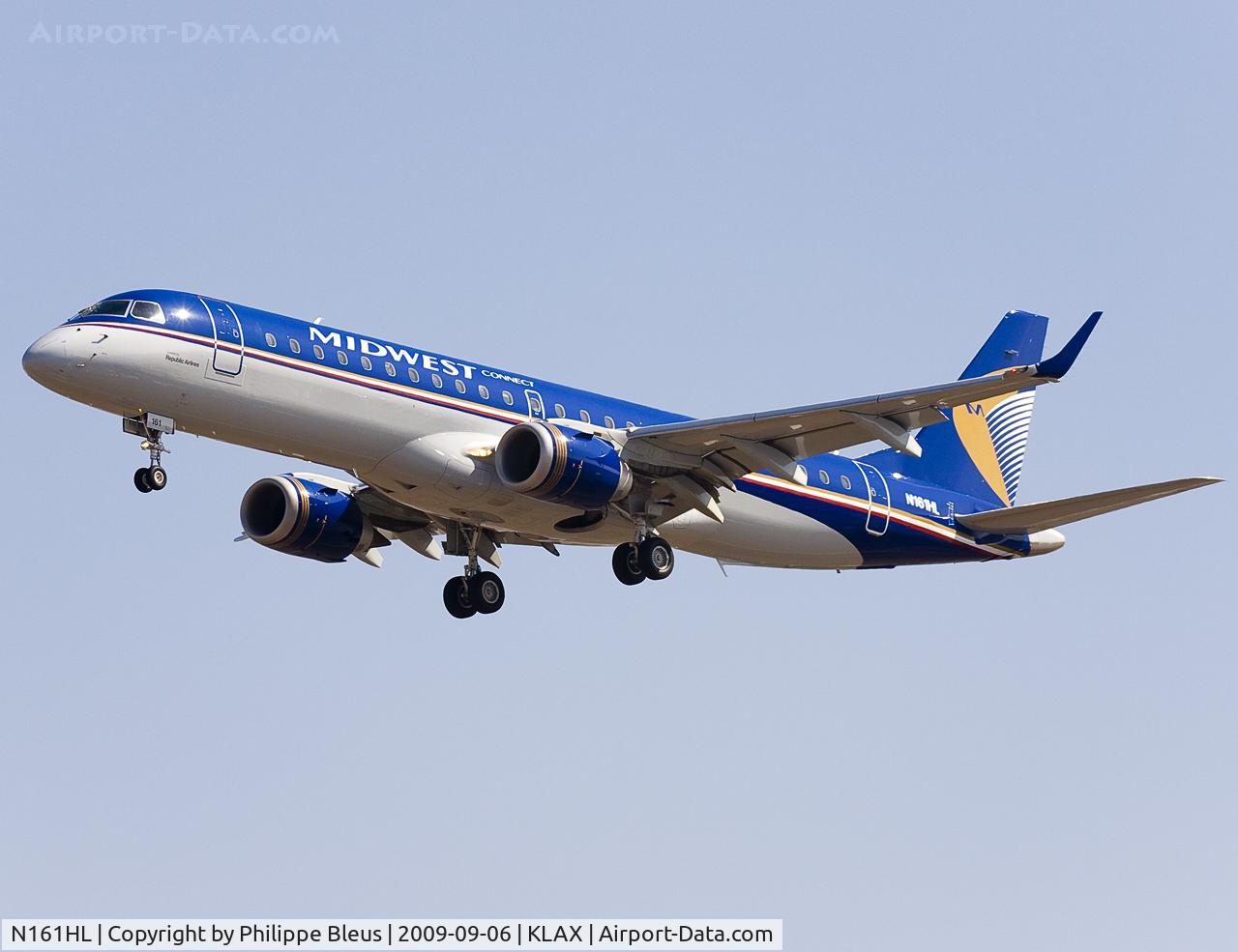 N161HL, 2007 Embraer 190LR (ERJ-190-100LR) C/N 19000154, First picture in the database. Short final rwy 25L.