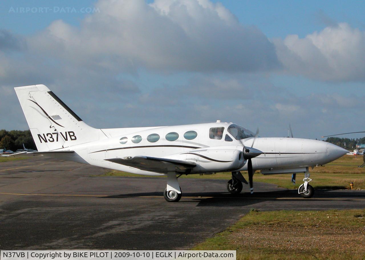 N37VB, 1977 Cessna 421C Golden Eagle C/N 421C-0418, TAXYING TO RWY 25