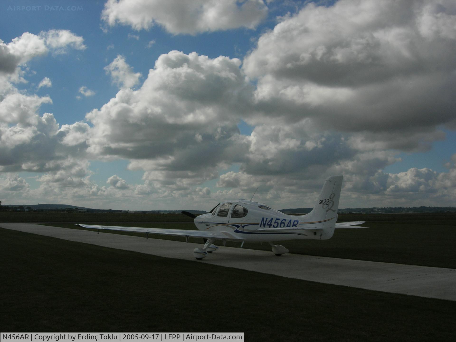 N456AR, 2004 Cirrus SR22 G2 C/N 1163, Seen at Plessis-Belleville