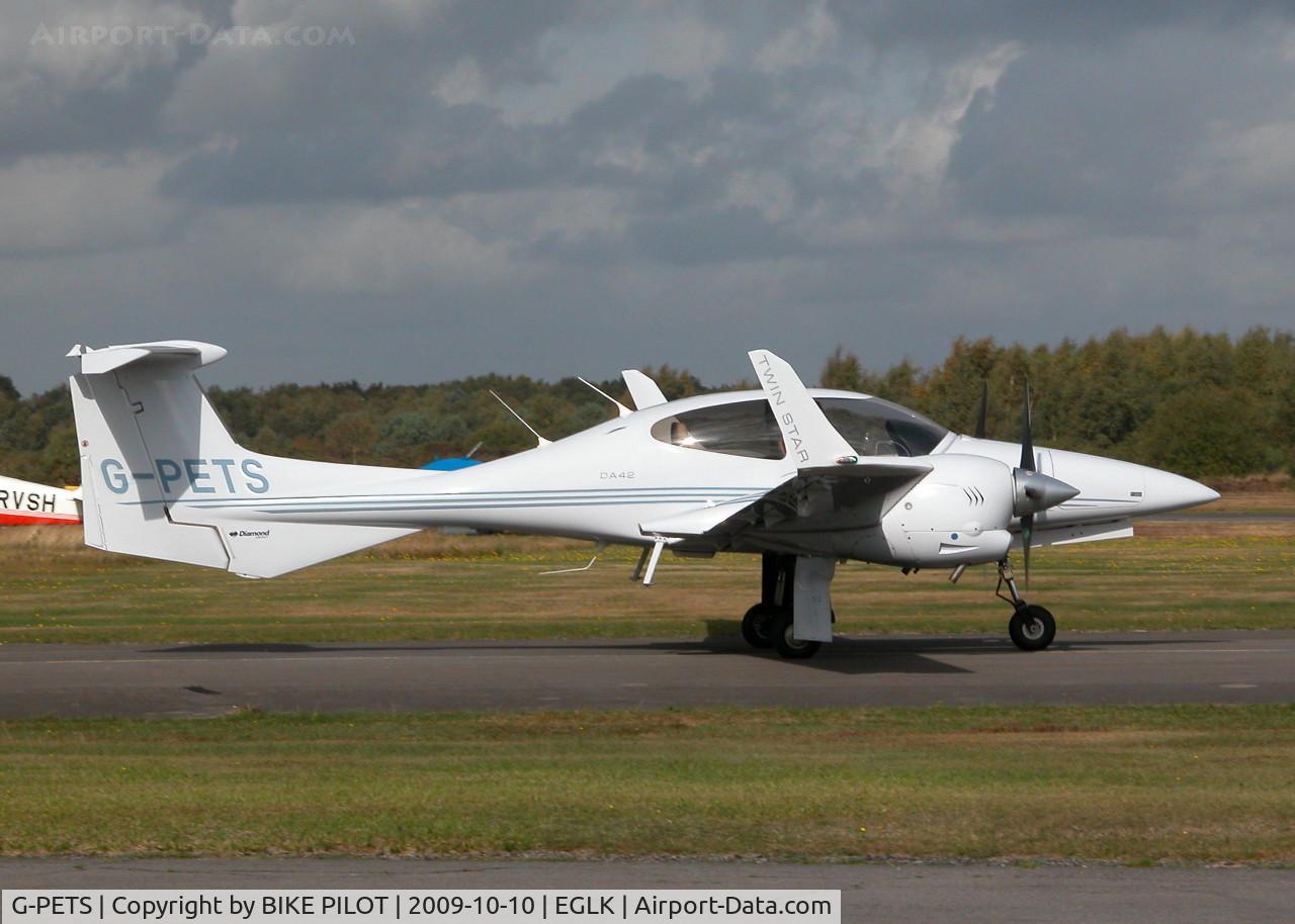 G-PETS, 2006 Diamond DA-42 Twin Star C/N 42.169, TAXYING PAST THE CAFE