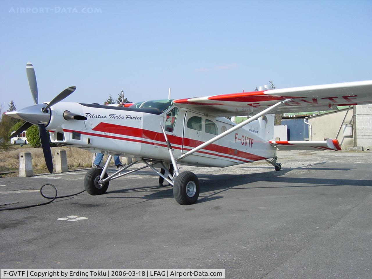 F-GVTF, Pilatus PC-6/B2-H4 Turbo Porter C/N 915, Feeding the Pilatus at Péronne.