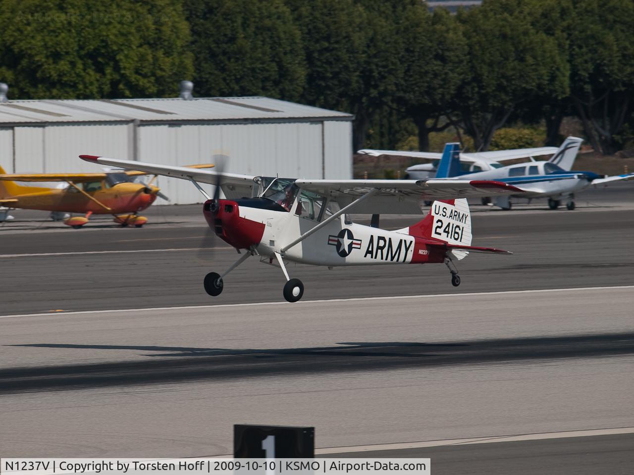 N1237V, Cessna 305F C/N AR-2, N1237V doing a touch-and-go on RWY 21