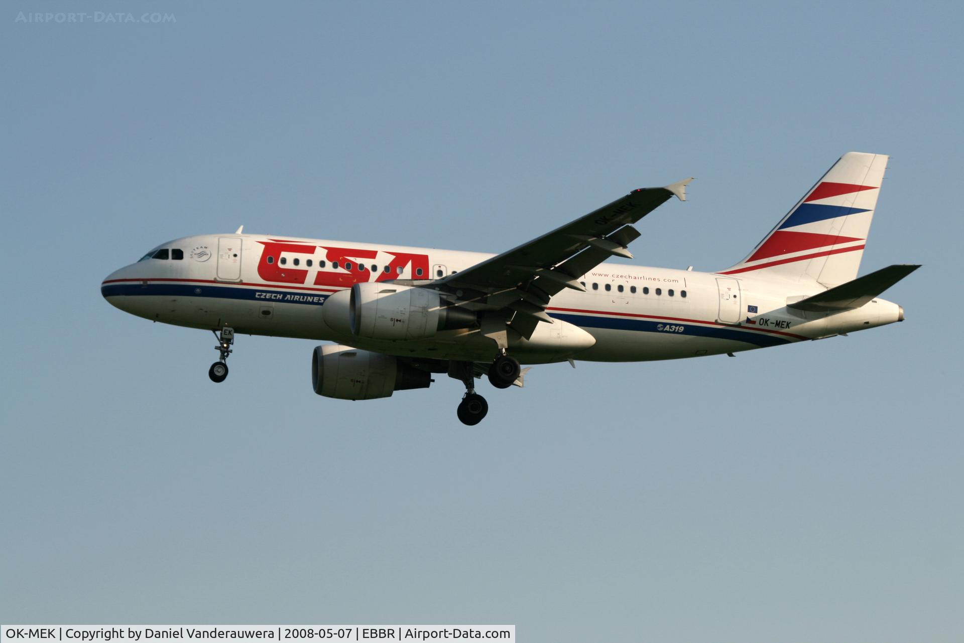 OK-MEK, 2007 Airbus A319-112 C/N 3043, arrival of flight OK630 to rwy 25L