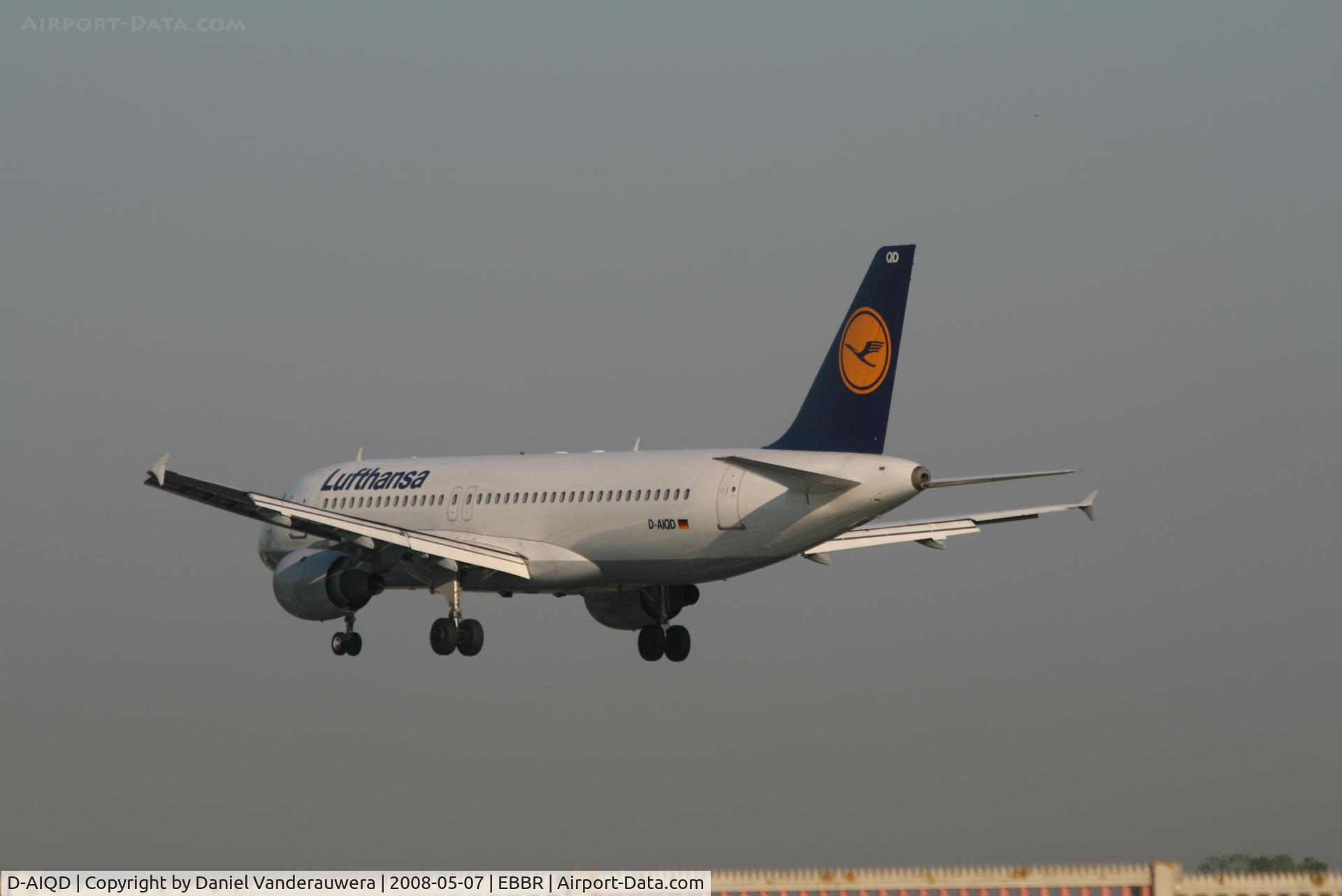 D-AIQD, 1991 Airbus A320-211 C/N 0202, several seconds before landing on rwy 25L