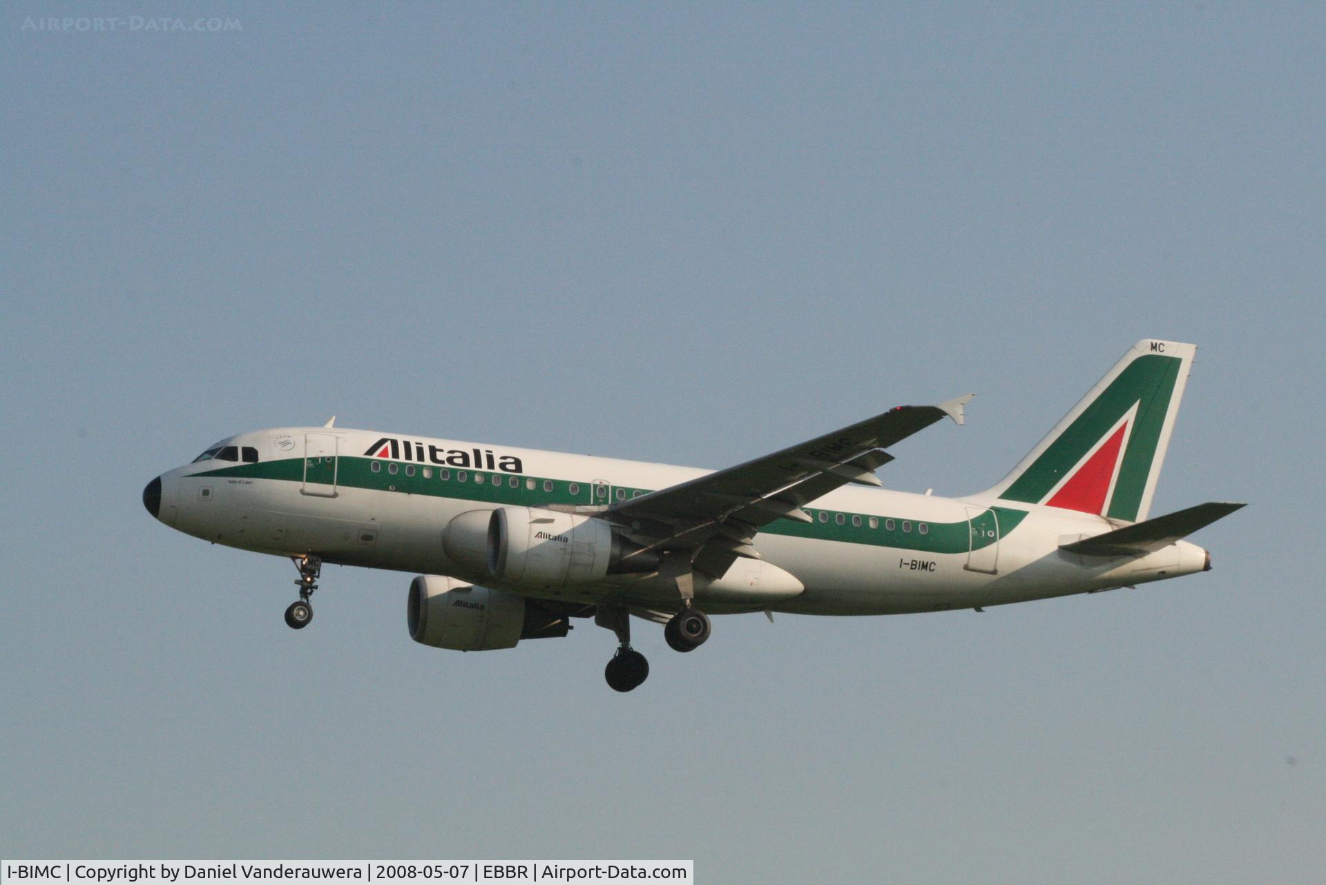 I-BIMC, 2003 Airbus A319-112 C/N 2057, arrival of flight AZ148 to rwy 25L
