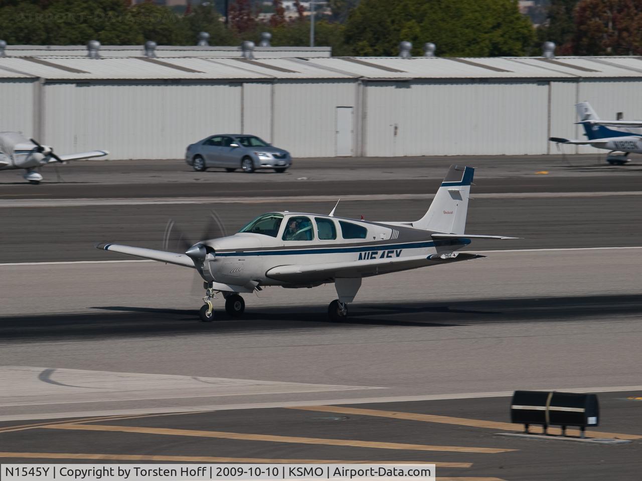 N1545Y, 1989 Beech F33A Bonanza C/N CE-1313, N1545Y departing from RWY 21
