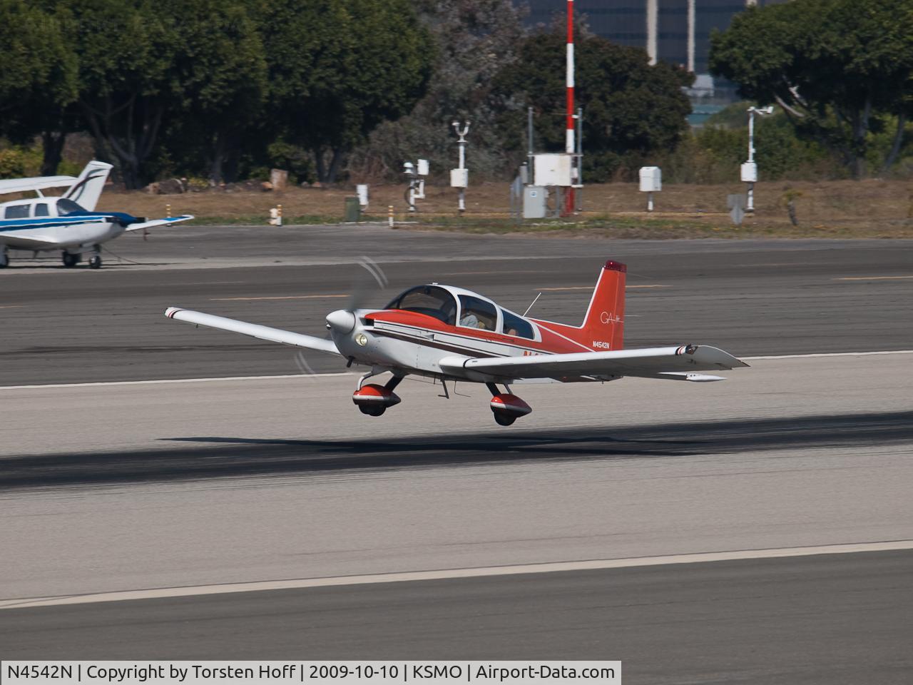 N4542N, 1979 Grumman American AA-5B Tiger C/N AA5B1321, N4542N departing from RWY 21