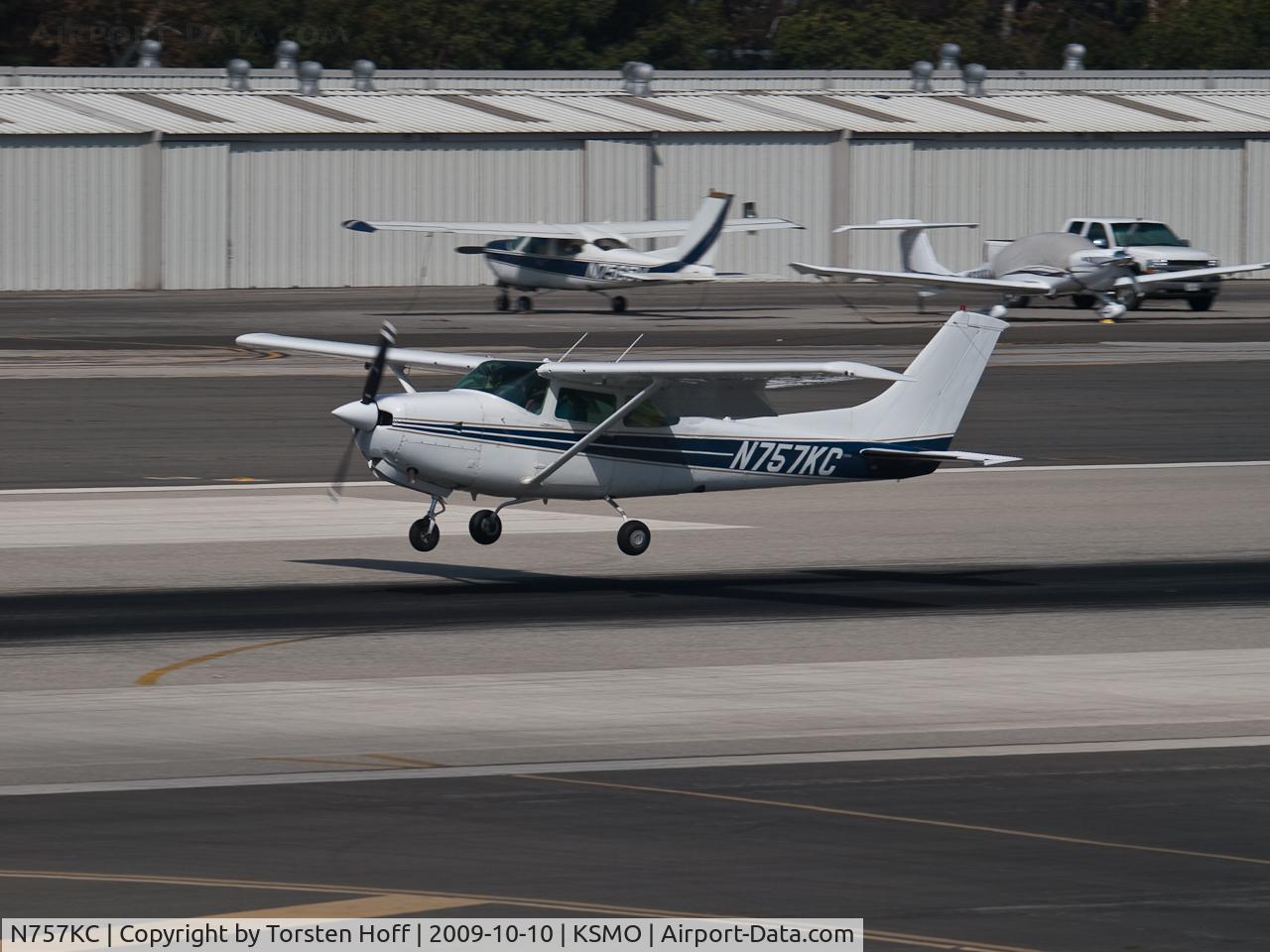 N757KC, 1979 Cessna TR182 Turbo Skylane RG C/N R18201239, N757KC arriving on RWY 21