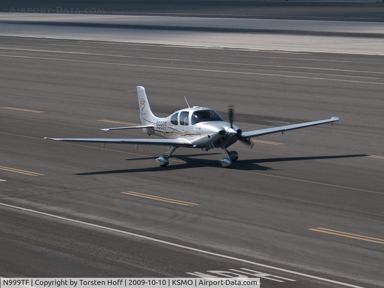 N999TF, 2007 Cirrus SR22 C/N 2500, N999TF taxiing