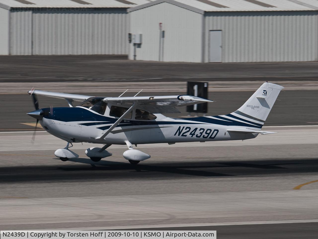 N2439D, 2006 Cessna T182T Turbo Skylane C/N T18208525, N2439D arriving on RWY 21