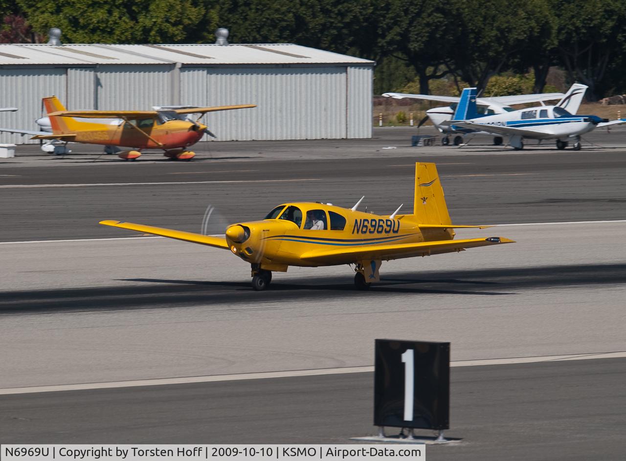N6969U, 1964 Mooney M20E C/N 329, N6969U departing from RWY 21