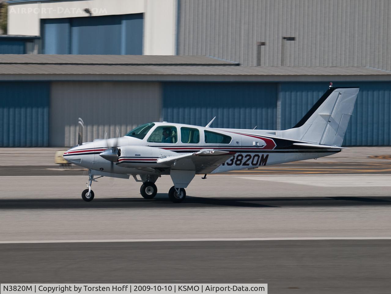 N3820M, 1981 Beech 95-B55 (T42A) Baron C/N TC-2372, N3820M departing from RWY 21