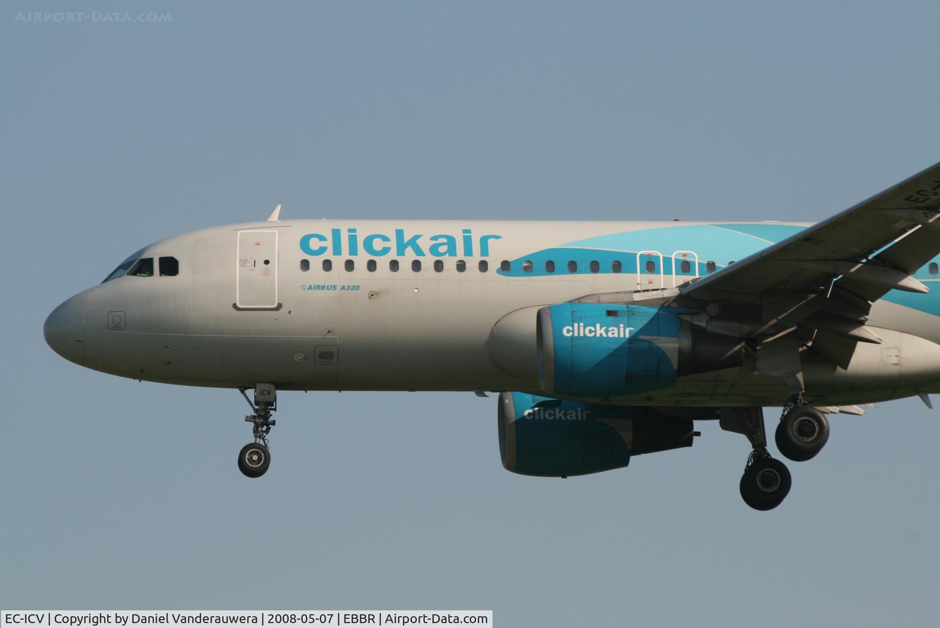 EC-ICV, 1992 Airbus A320-211 C/N 312, flight XG1241 is descending to rwy 25L