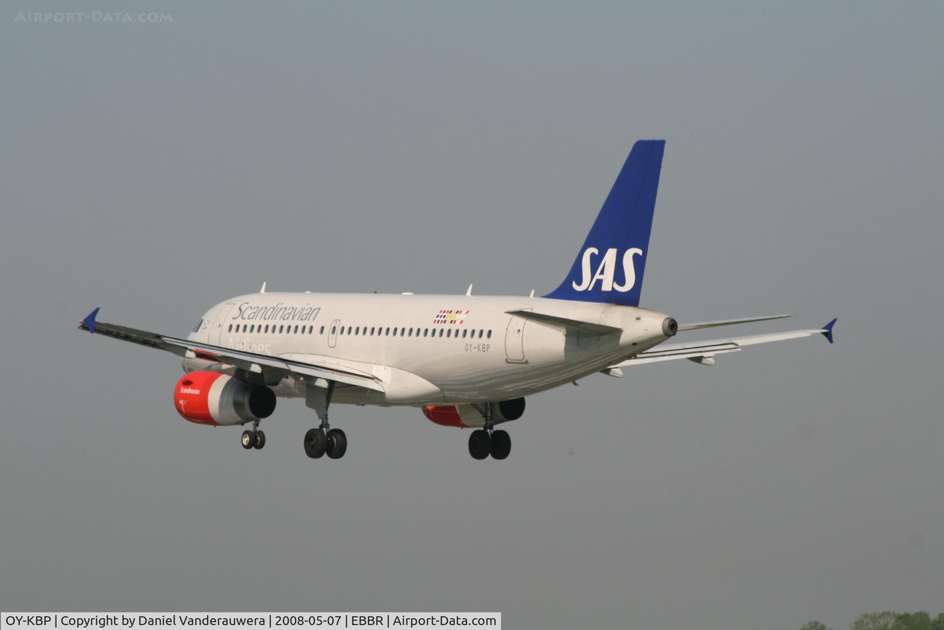 OY-KBP, 2006 Airbus A319-132 C/N 2888, several seconds before landing on rwy 25L