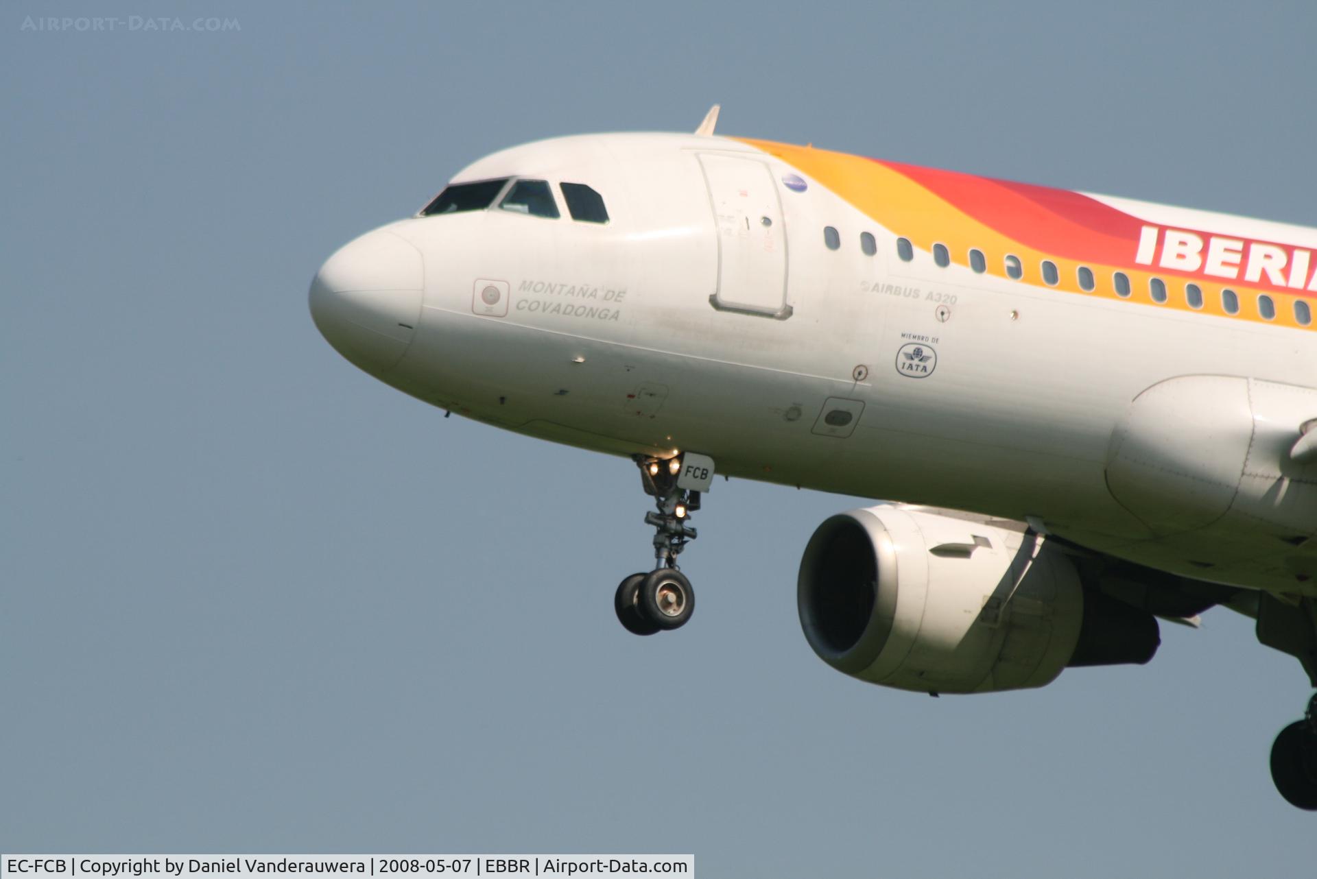 EC-FCB, 1990 Airbus A320-211 C/N 0158, arrival of flight IB3206 to rwy 25L