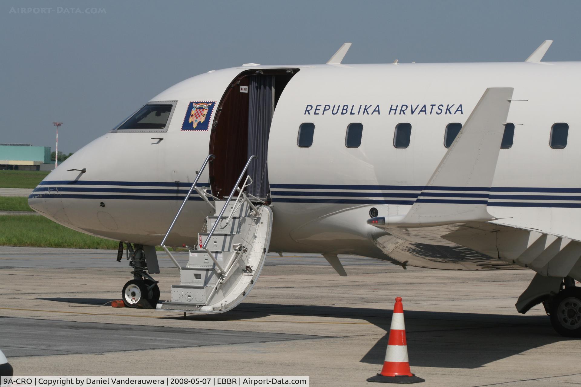 9A-CRO, 1996 Canadair Challenger 604 (CL-600-2B16) C/N 5322, Waiting for VIP's