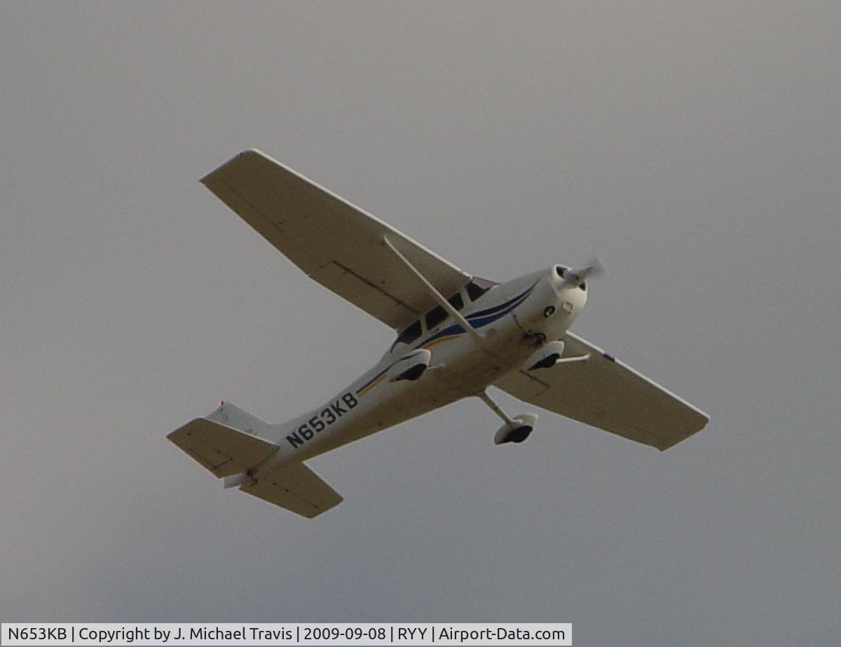 N653KB, 2000 Cessna 172S C/N 172S8686, N635KB at KRYY