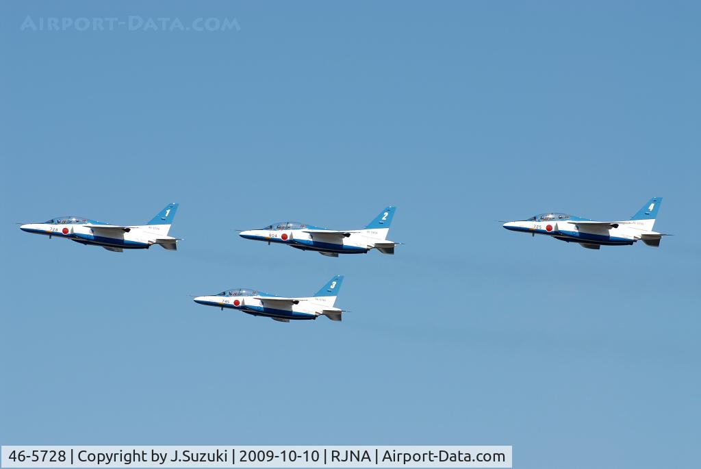 46-5728, Kawasaki T-4 C/N 1128, Blue Impulse formation heading to Gifu Air Base.