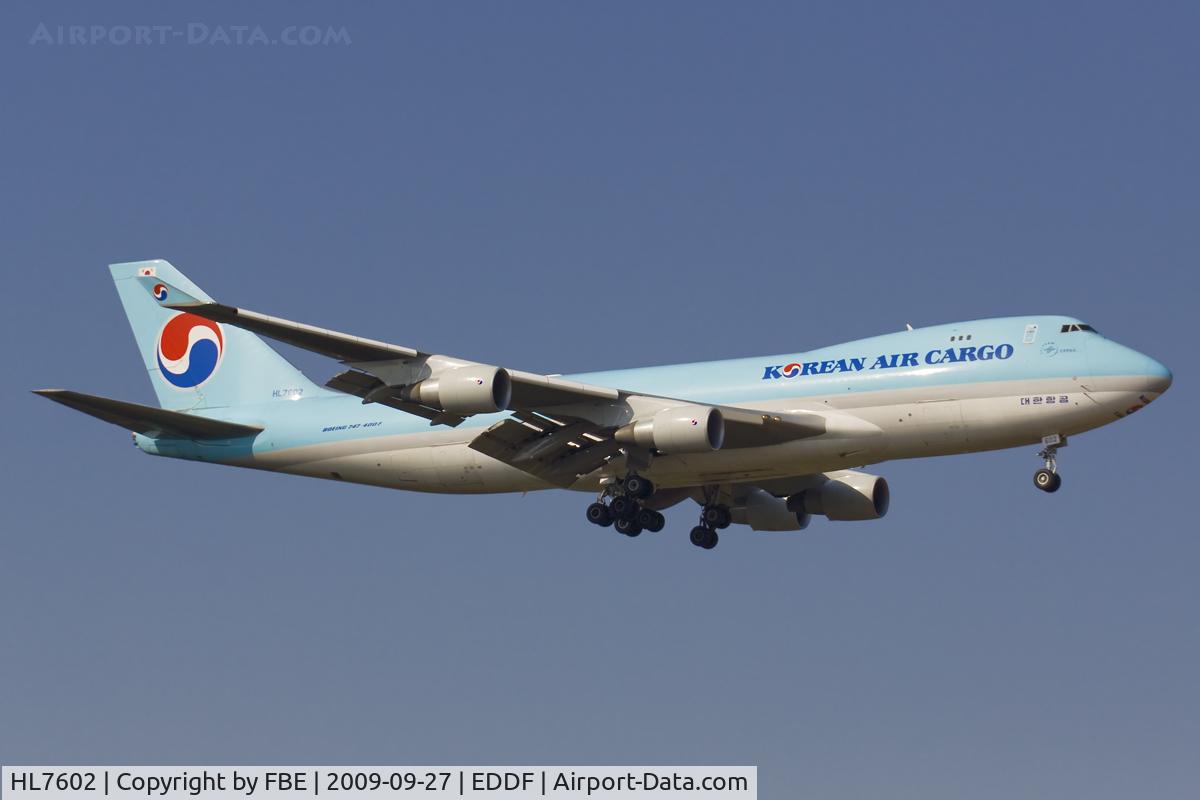 HL7602, 2005 Boeing 747-4B5F/SCD C/N 34301, lined up with RW25R