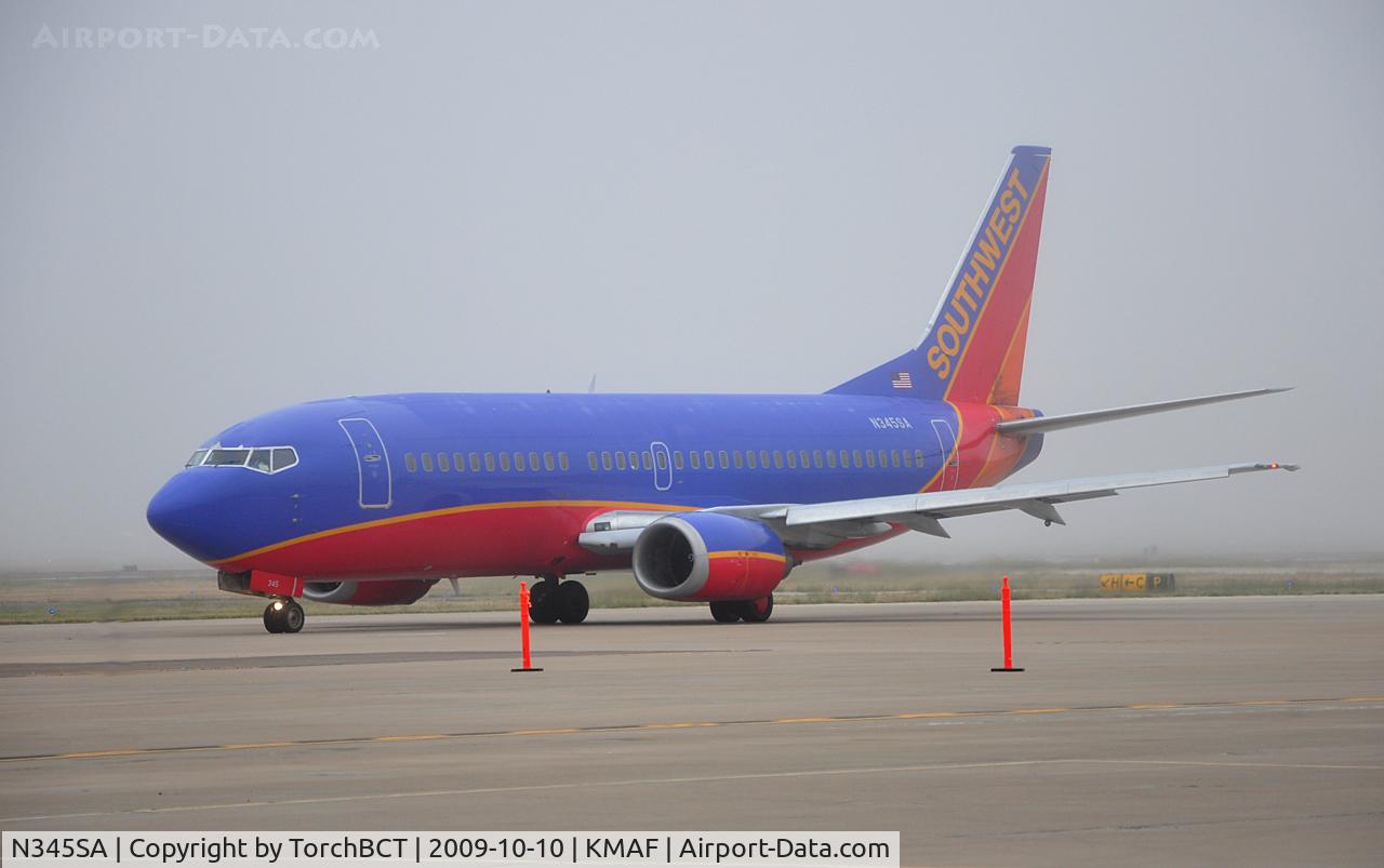 N345SA, 1987 Boeing 737-3K2 C/N 23786, Southwest 737 taxiing out in the fog at KMAF.