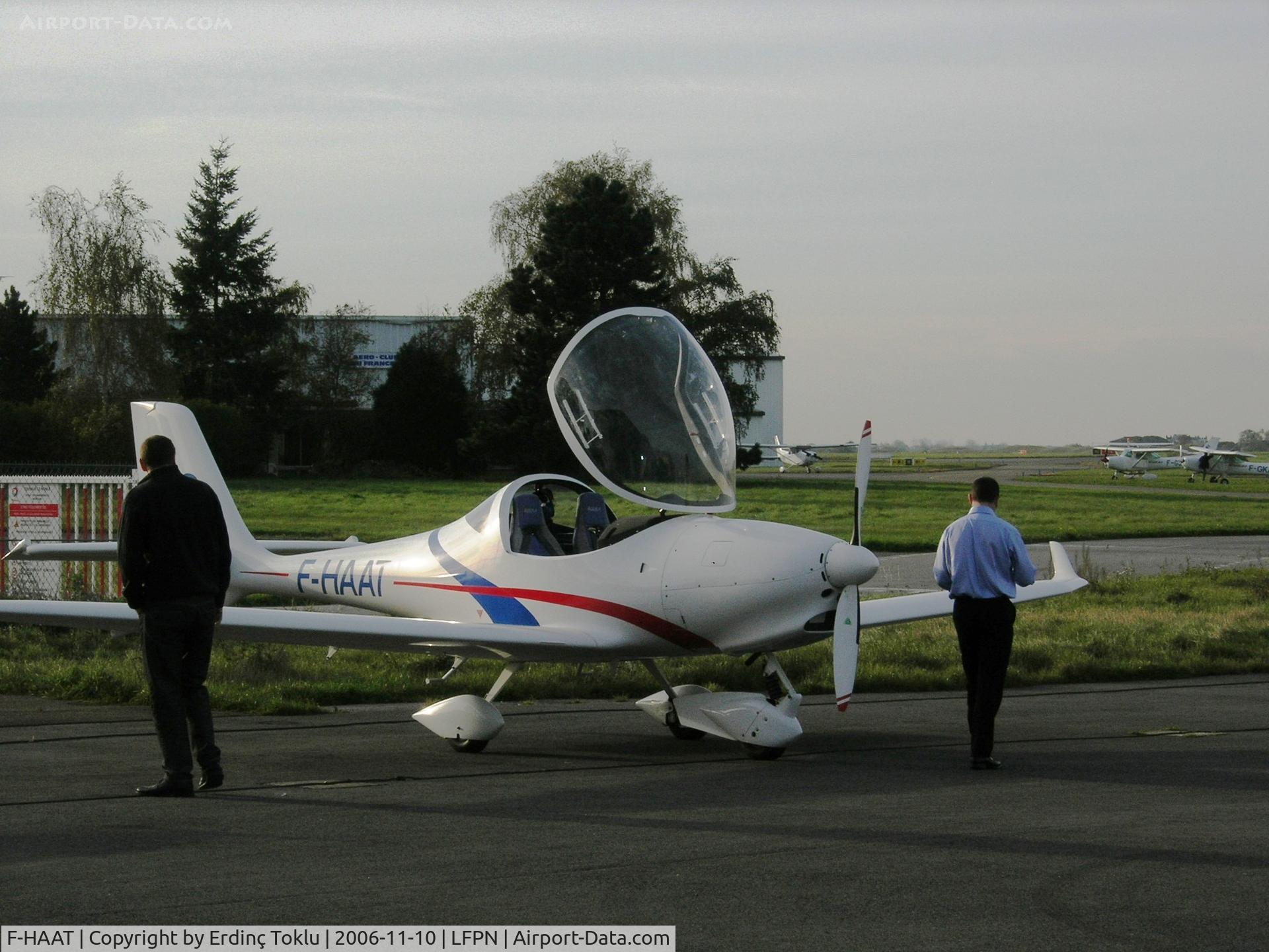 F-HAAT, Aquila A210 (AT01) C/N AT01-130, Seen at Toussus-le-Noble