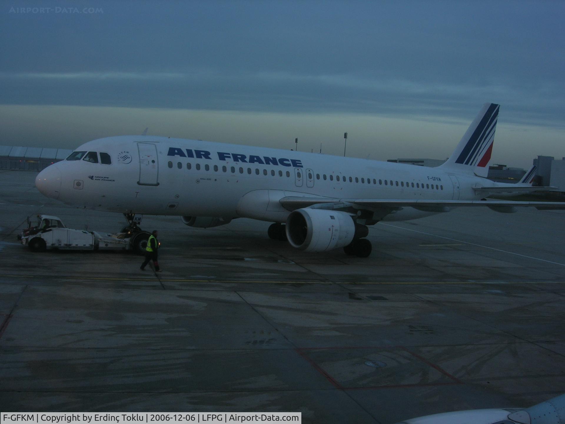 F-GFKM, 1990 Airbus A320-211 C/N 0102, Seen at Roissy CDG on the way to Nantes. This is very early in the morning.