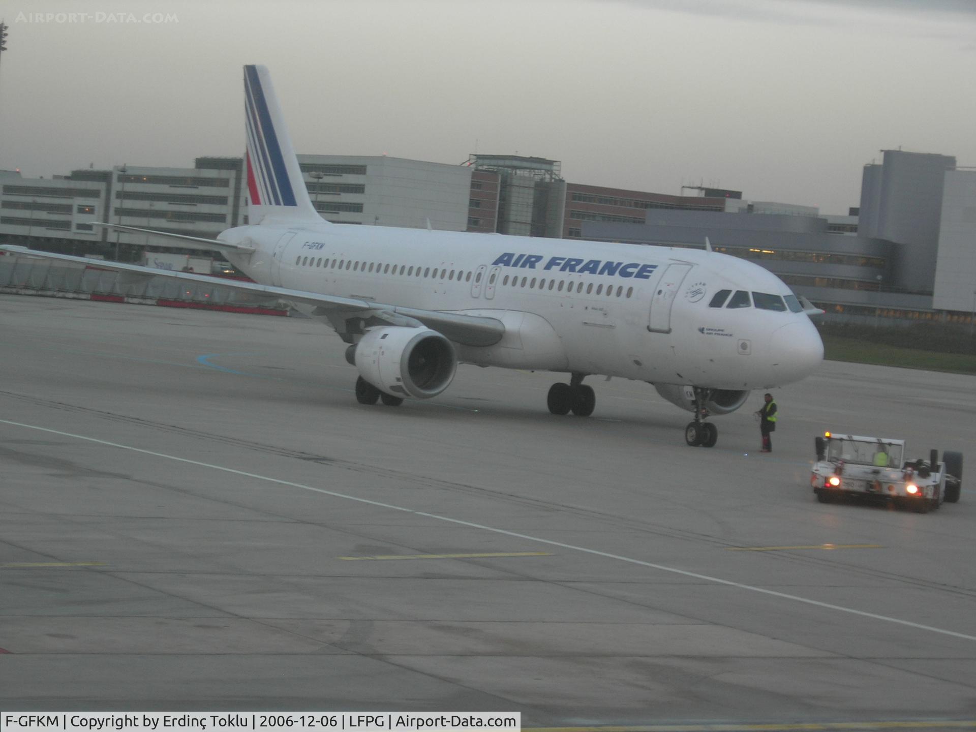 F-GFKM, 1990 Airbus A320-211 C/N 0102, Seen at Roissy CDG on the way to Nantes. More light after the push-back.