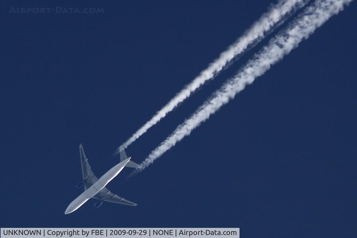 UNKNOWN, Contrails Various C/N Unknown, cruising high