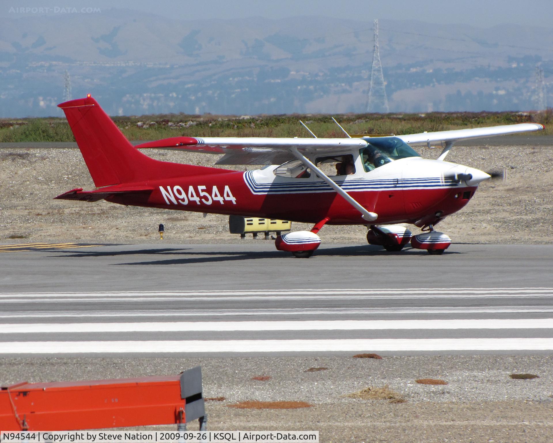 N94544, 1978 Cessna 182Q Skylane C/N 18266439, Locally-based 1978 Cessna 182Q awaiting clearance toRW30