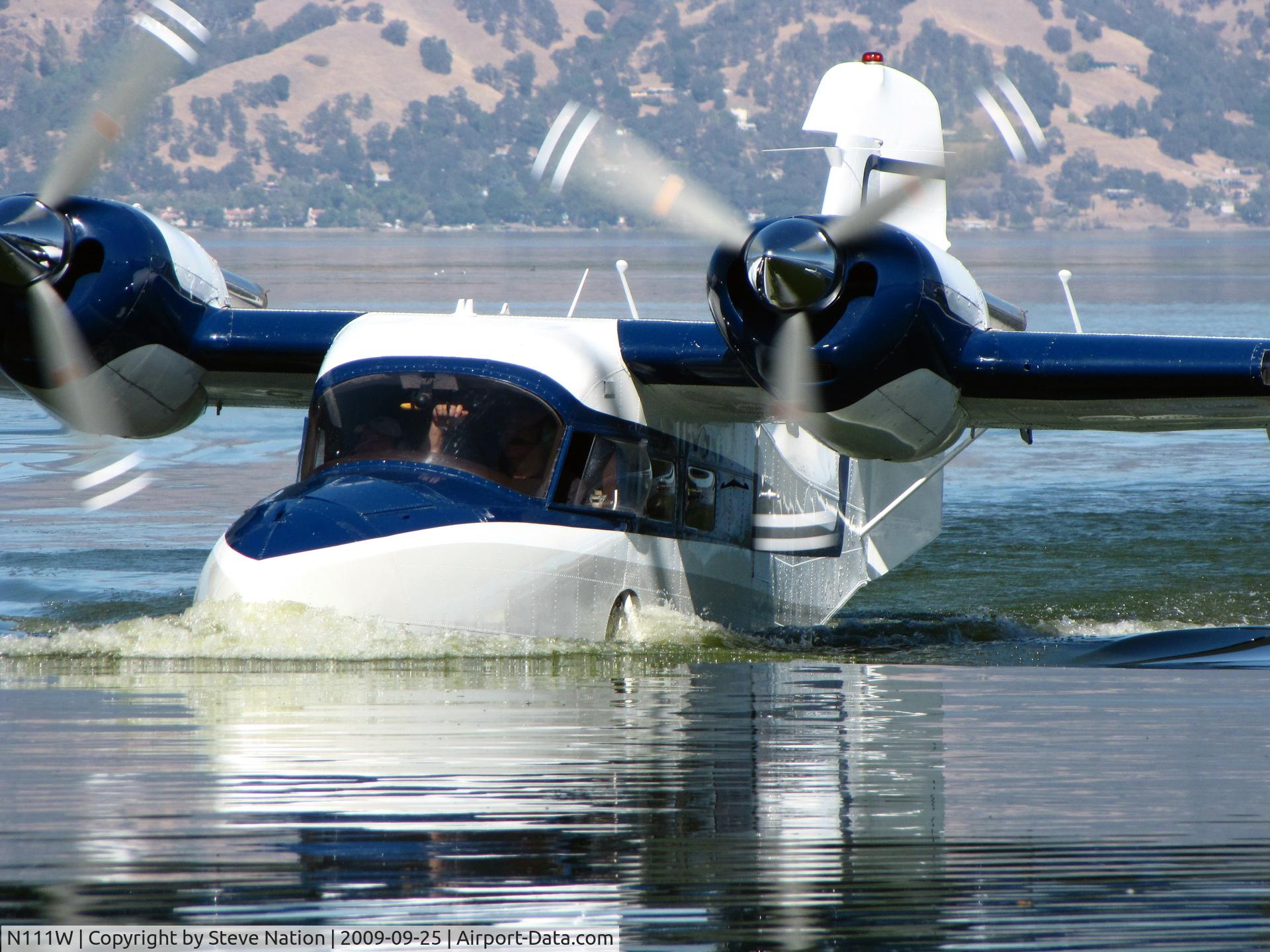 N111W, 1945 Grumman G-44A Widgeon C/N 1420, 1945 Grumman G-44A taxiing on Clear Lake, CA