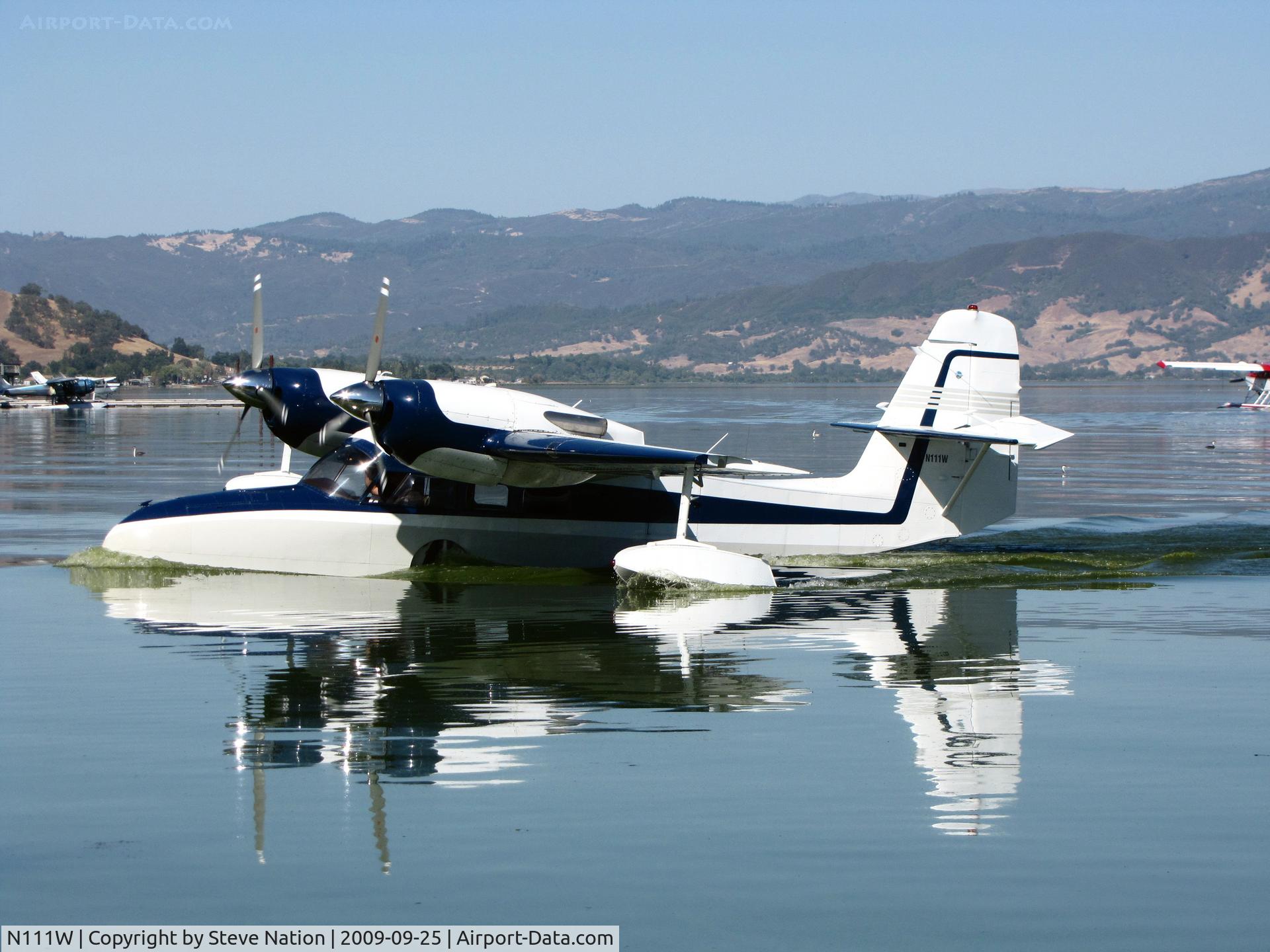 N111W, 1945 Grumman G-44A Widgeon C/N 1420, 1945 Grumman G-44A taxiing on Clear Lake, CA