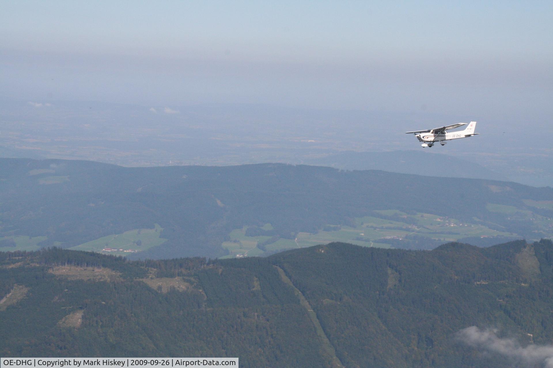 OE-DHG, Cessna 172S C/N 172S8540, Flying near St. Wolfgangsee