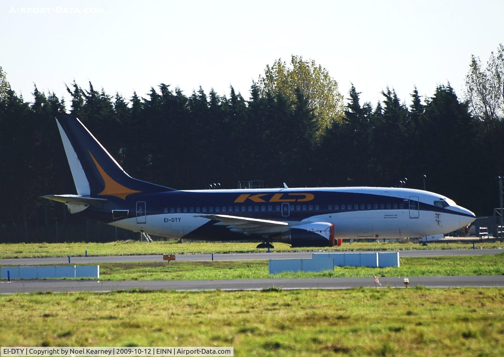 EI-DTY, 2005 Boeing 737-3M8 C/N 25017, Stored outside the 'Air Atlanta' hanger