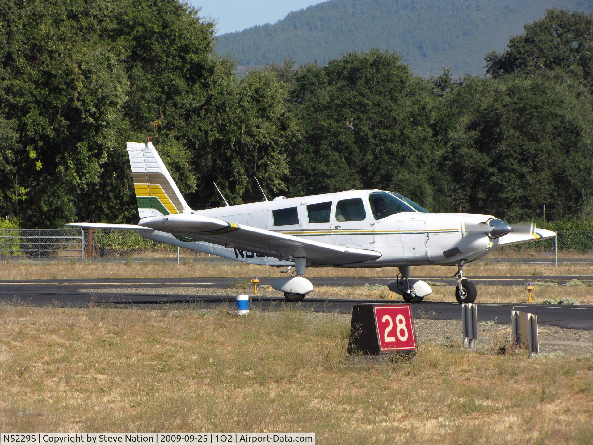 N5229S, 1970 Piper PA-32-300 Cherokee Six C/N 32-40933, 1970 Piper PA-32-300 Cherokee 6 arriving on RW 10 from Healdsburg
