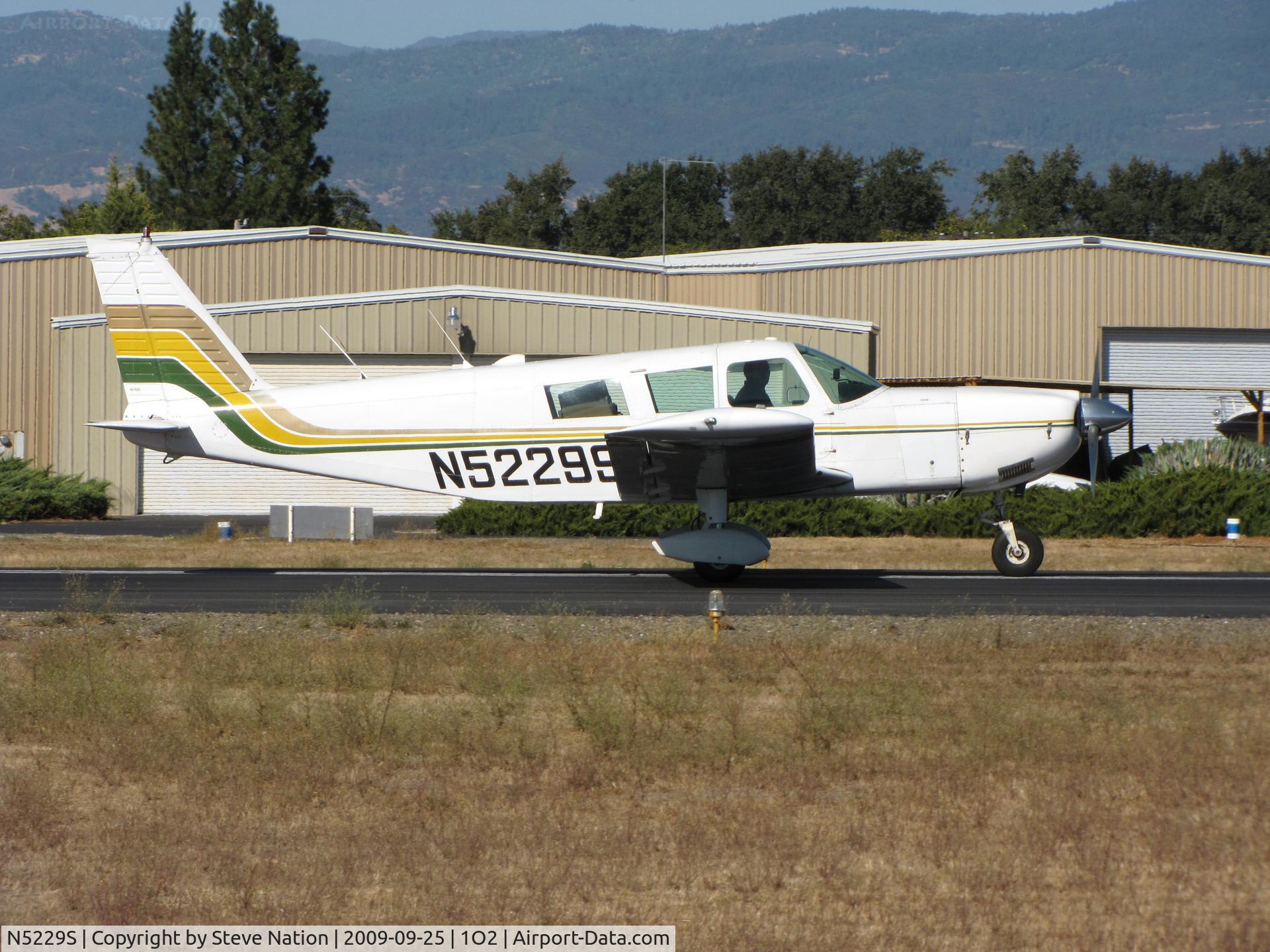 N5229S, 1970 Piper PA-32-300 Cherokee Six C/N 32-40933, 1970 Piper PA-32-300 Cherokee 6 arriving on RW 10 from Healdsburg