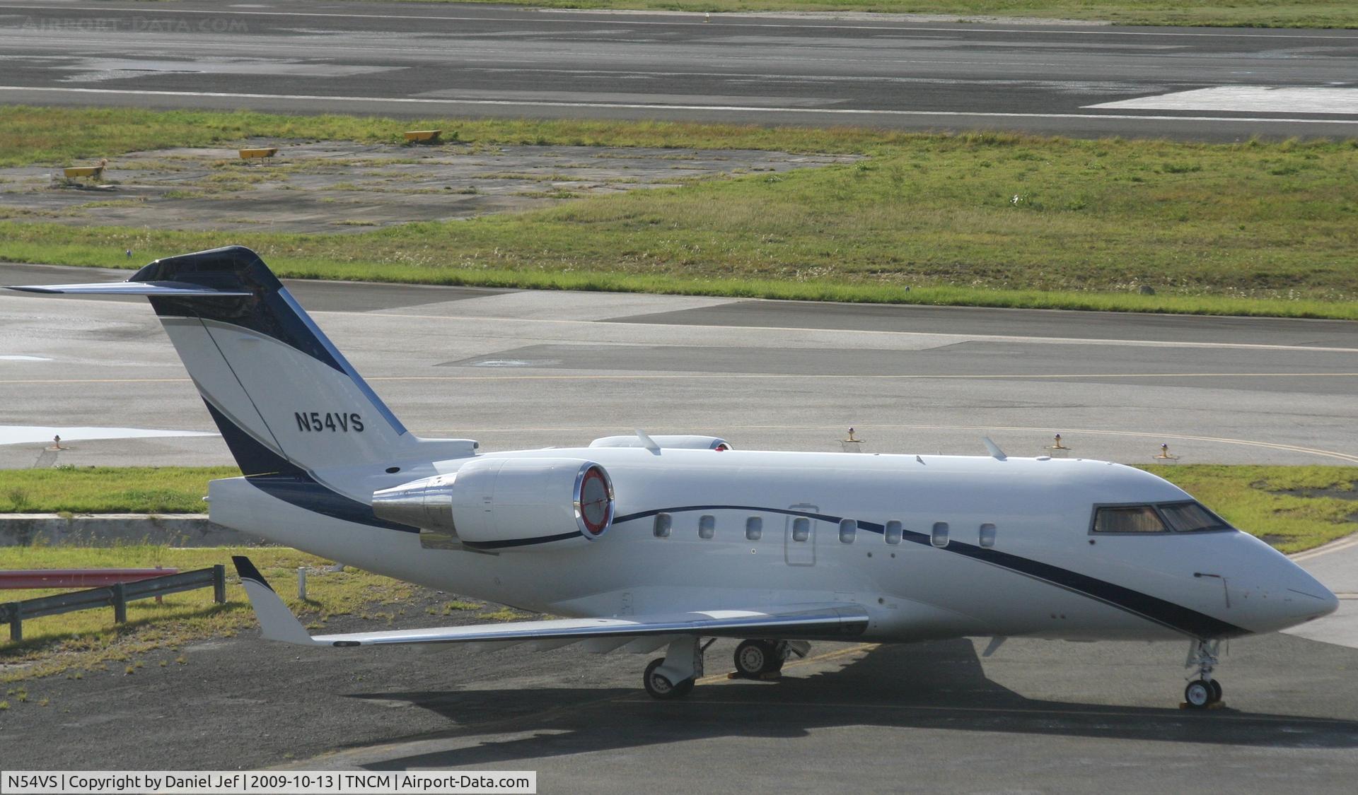 N54VS, 1995 Bombardier Challenger 601-3R (CL-600-2B16) C/N 5189, park at the cargo ramp.