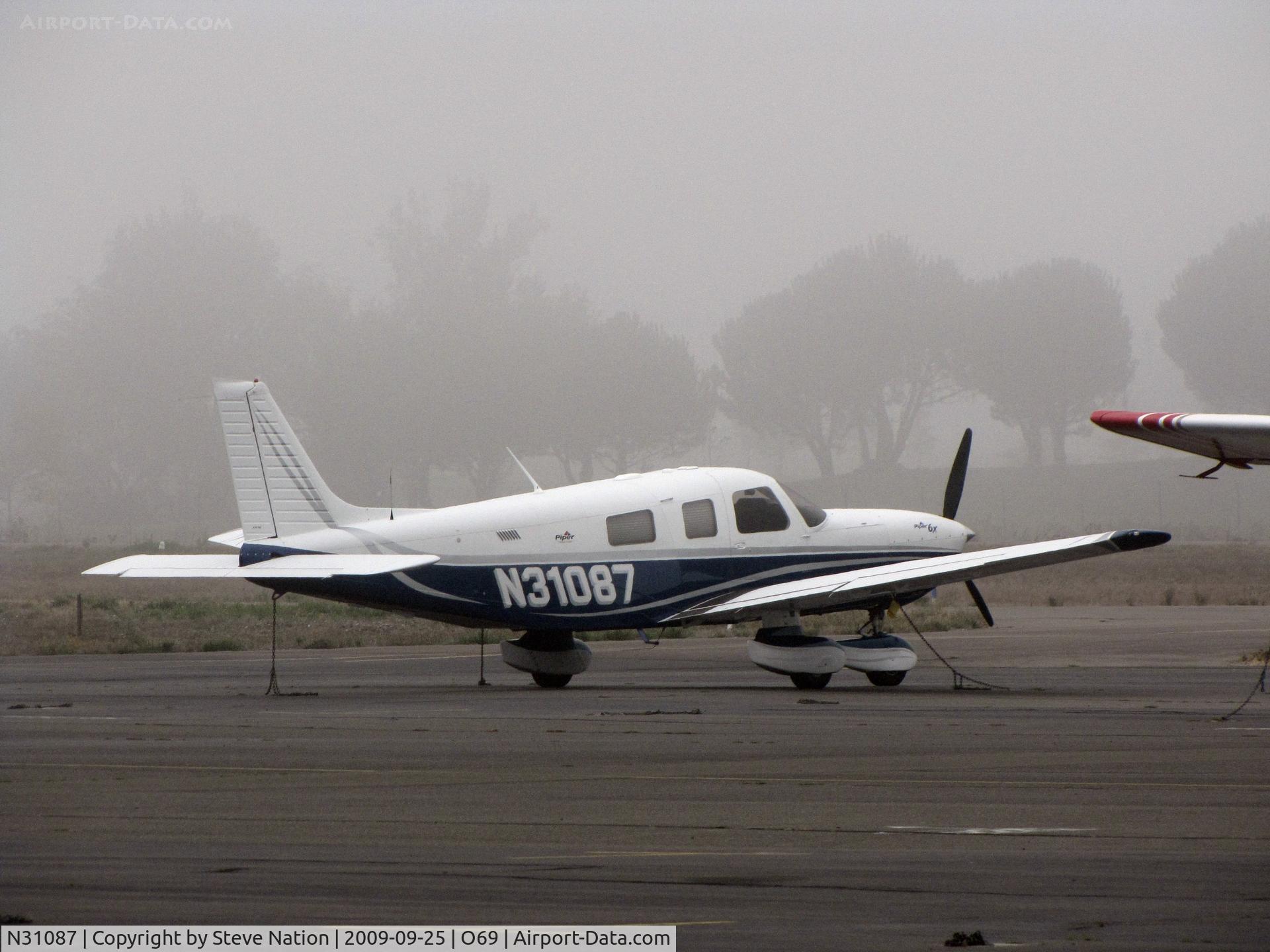 N31087, 2005 Piper PA-32-301FT Saratoga C/N 3232044, 2005 Piper PA-32-301FT visiting from KOAK in heavy morning ground fog
