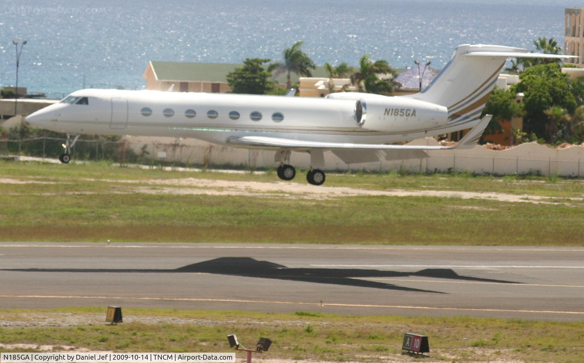 N185GA, 2008 Gulfstream Aerospace GV-SP (G550) C/N 5185, Landing on runway 10 at TNCM