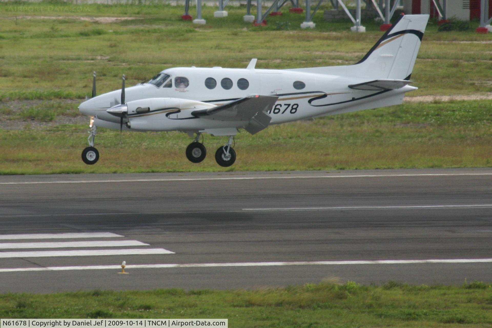 N61678, Hawker Beechcraft Corp C90GTI King Air C/N LJ-1958, landing at TNCM
