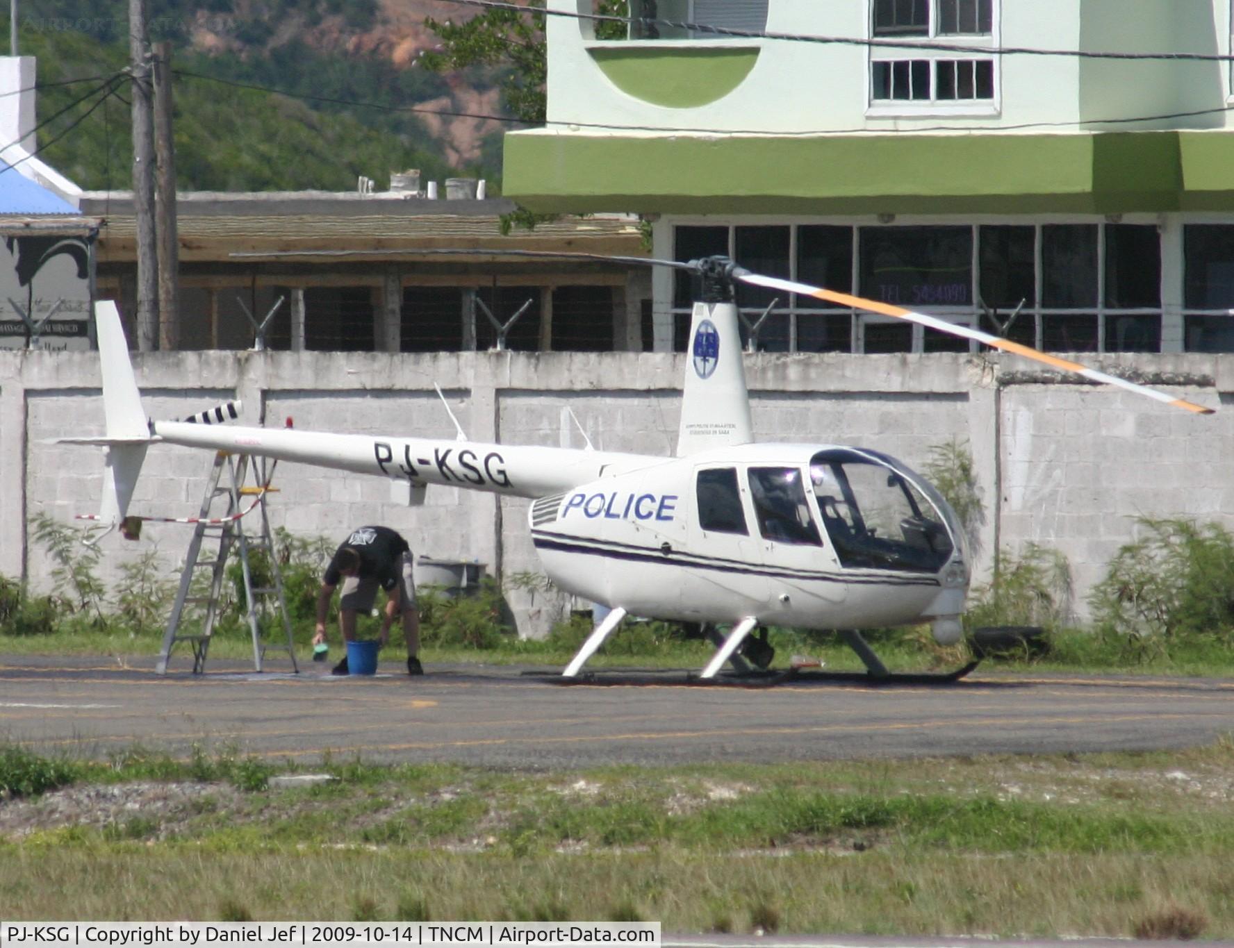 PJ-KSG, 2000 Robinson R44 C/N 0835, The police helicopter at the heli pad.