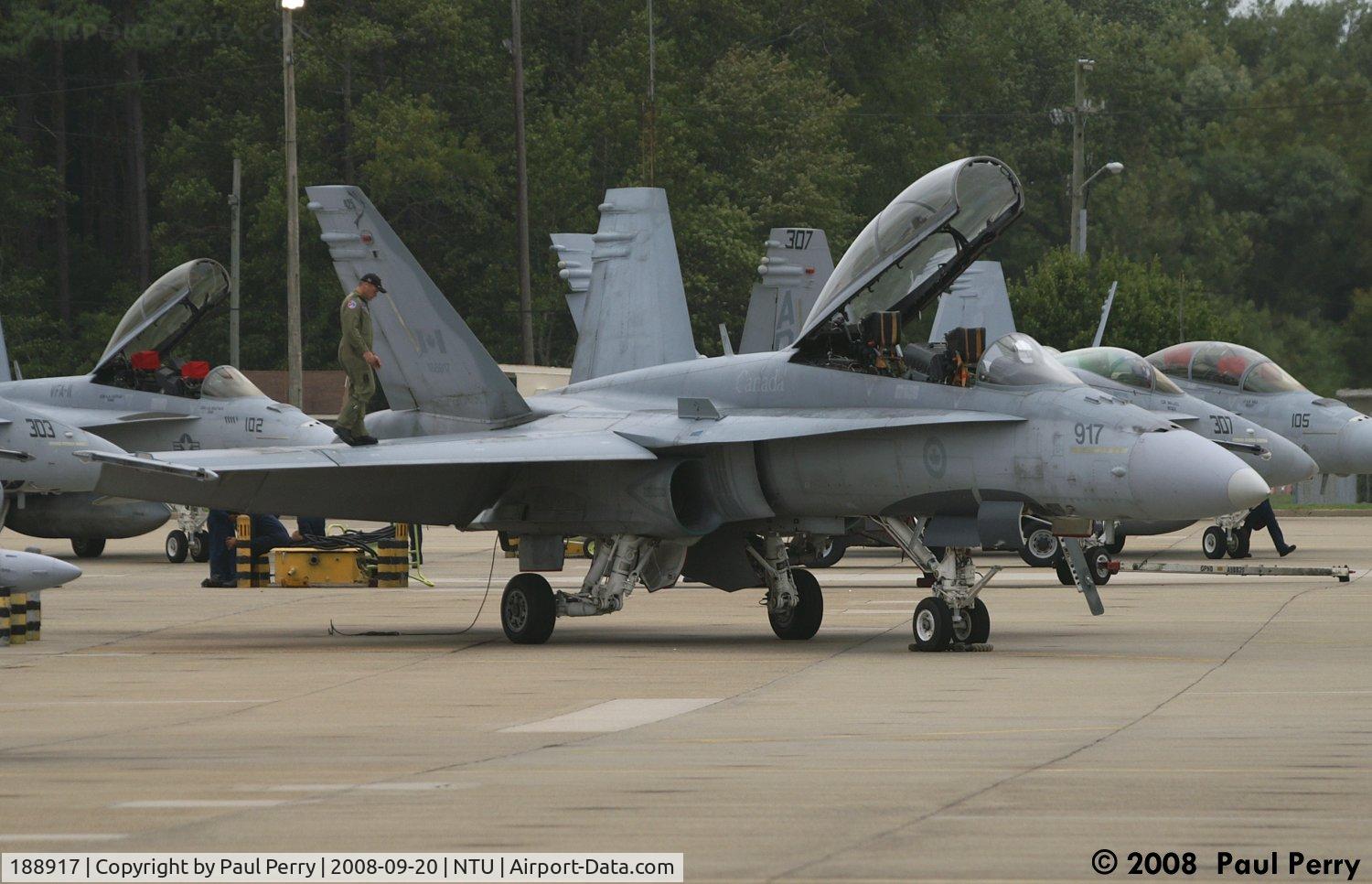 188917, 1985 McDonnell Douglas CF-188B Hornet C/N 0259/B052, Giving her the look over