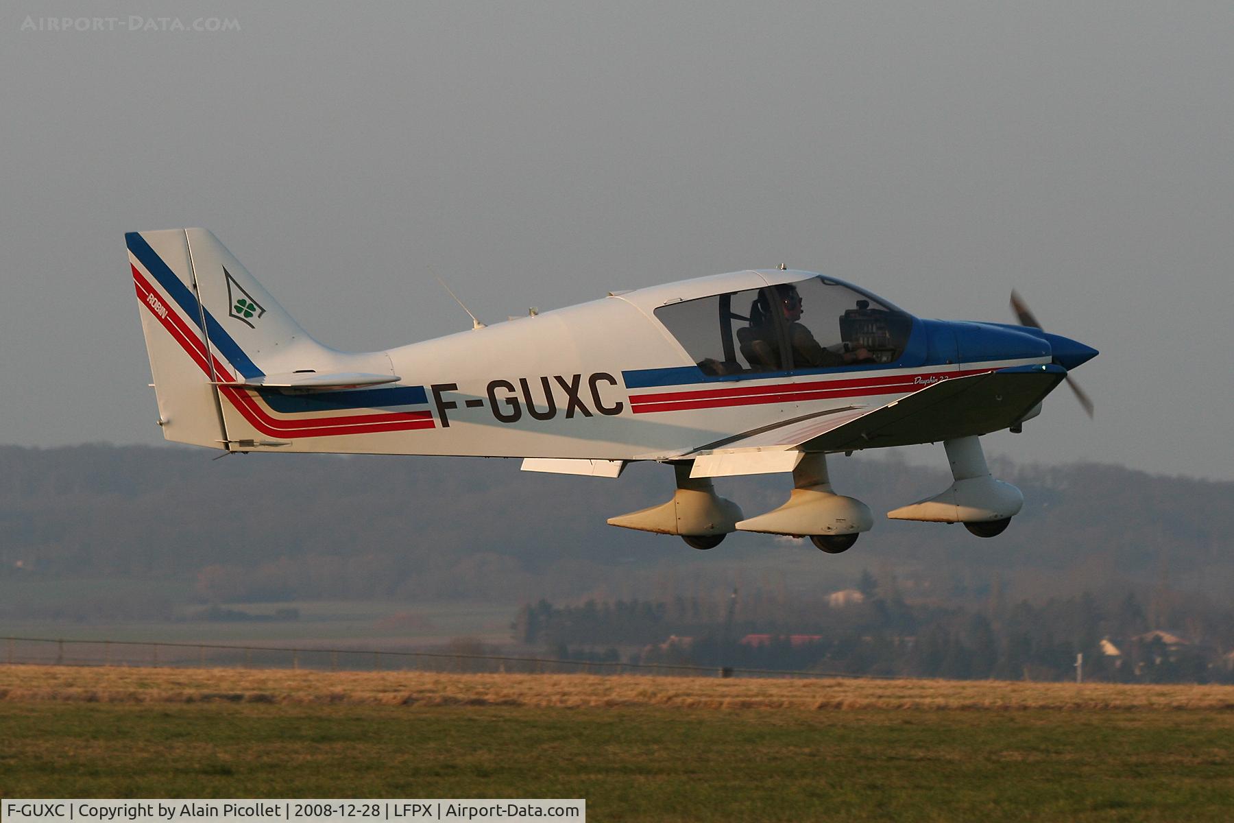 F-GUXC, Robin DR-400-120 Dauphin 2+2 C/N 2465, landing