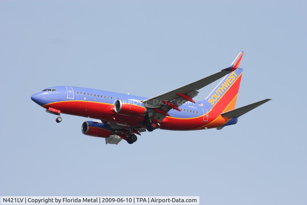 N421LV, 2001 Boeing 737-7H4 C/N 32452, Southwest 737-700
