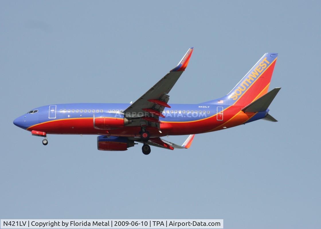 N421LV, 2001 Boeing 737-7H4 C/N 32452, Southwest 737-700