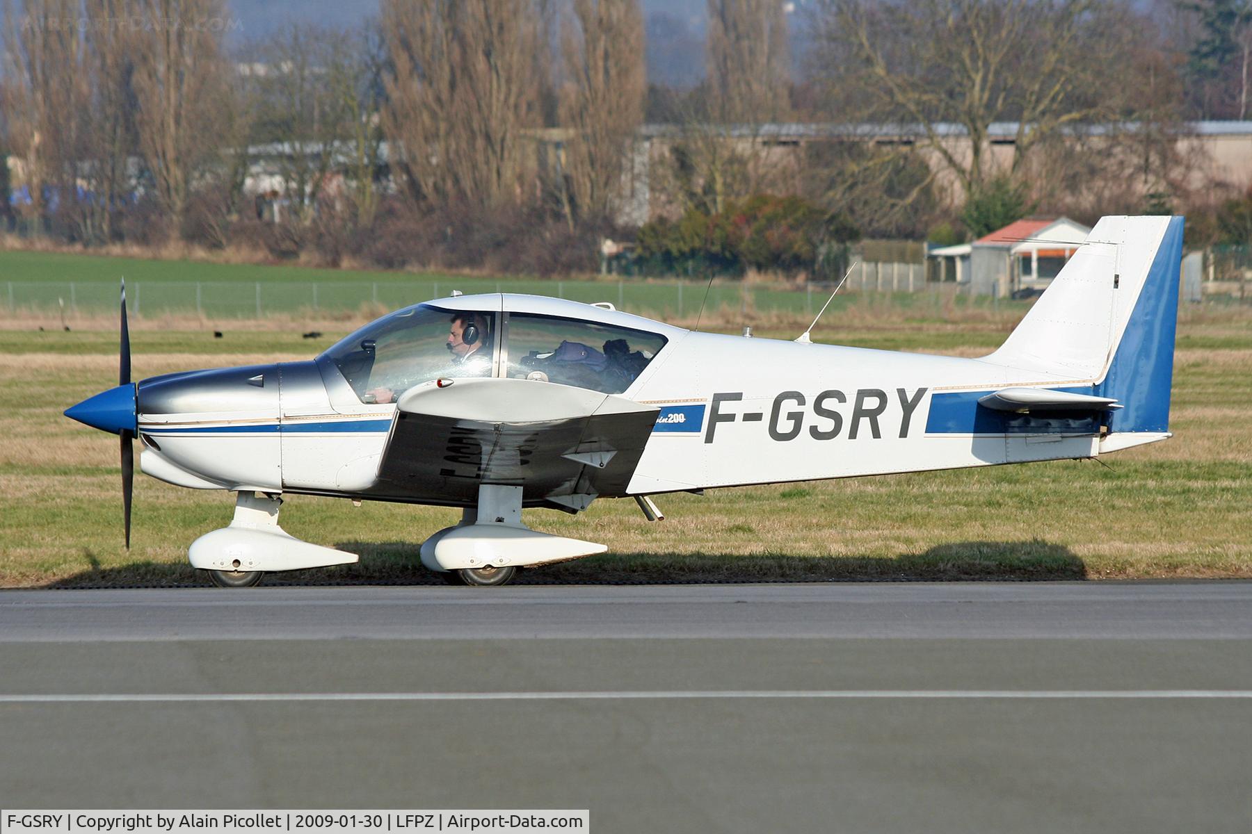 F-GSRY, 1998 Robin HR-200-120B C/N 327, taxiing