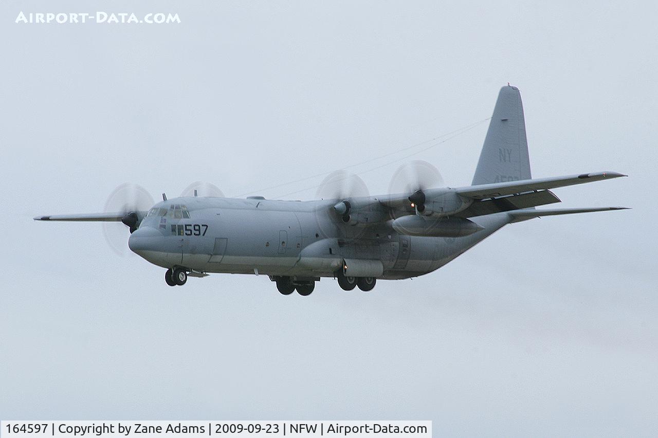 164597, Lockheed KC-130T-30 Hercules C/N 382-5260, C-130 Landing at Navy Fort Worth/ Carswell Field
