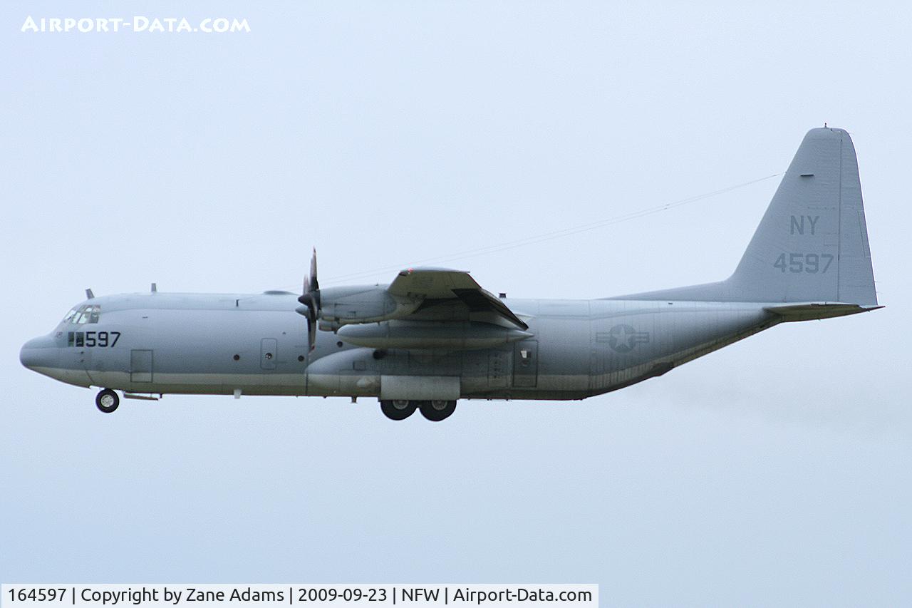 164597, Lockheed KC-130T-30 Hercules C/N 382-5260, C-130 Landing at Navy Fort Worth/ Carswell Field