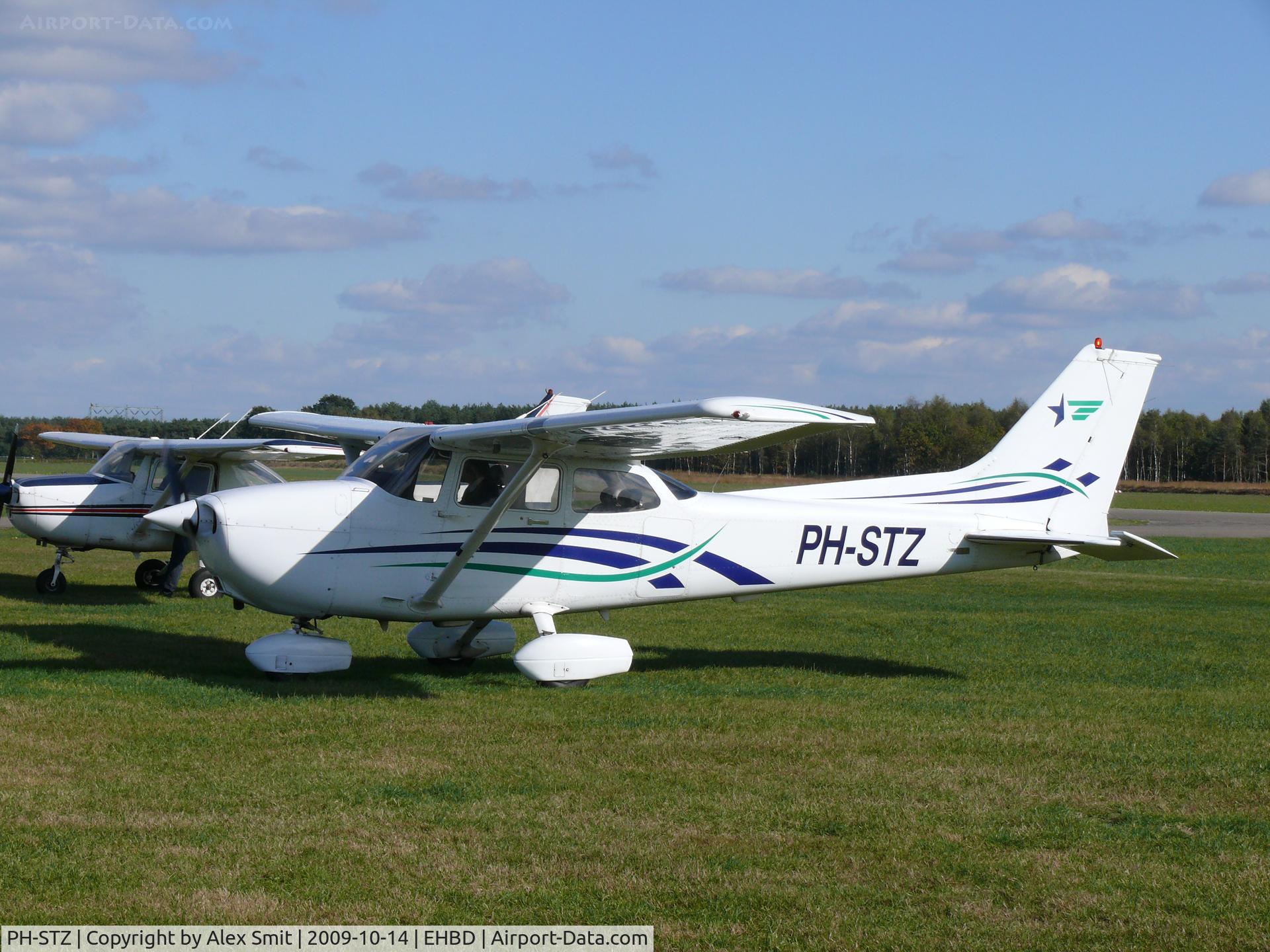 PH-STZ, 1997 Cessna C172S C/N 172-80246, Cessna C172S Skyhawk PH-STZ Stella Aviation